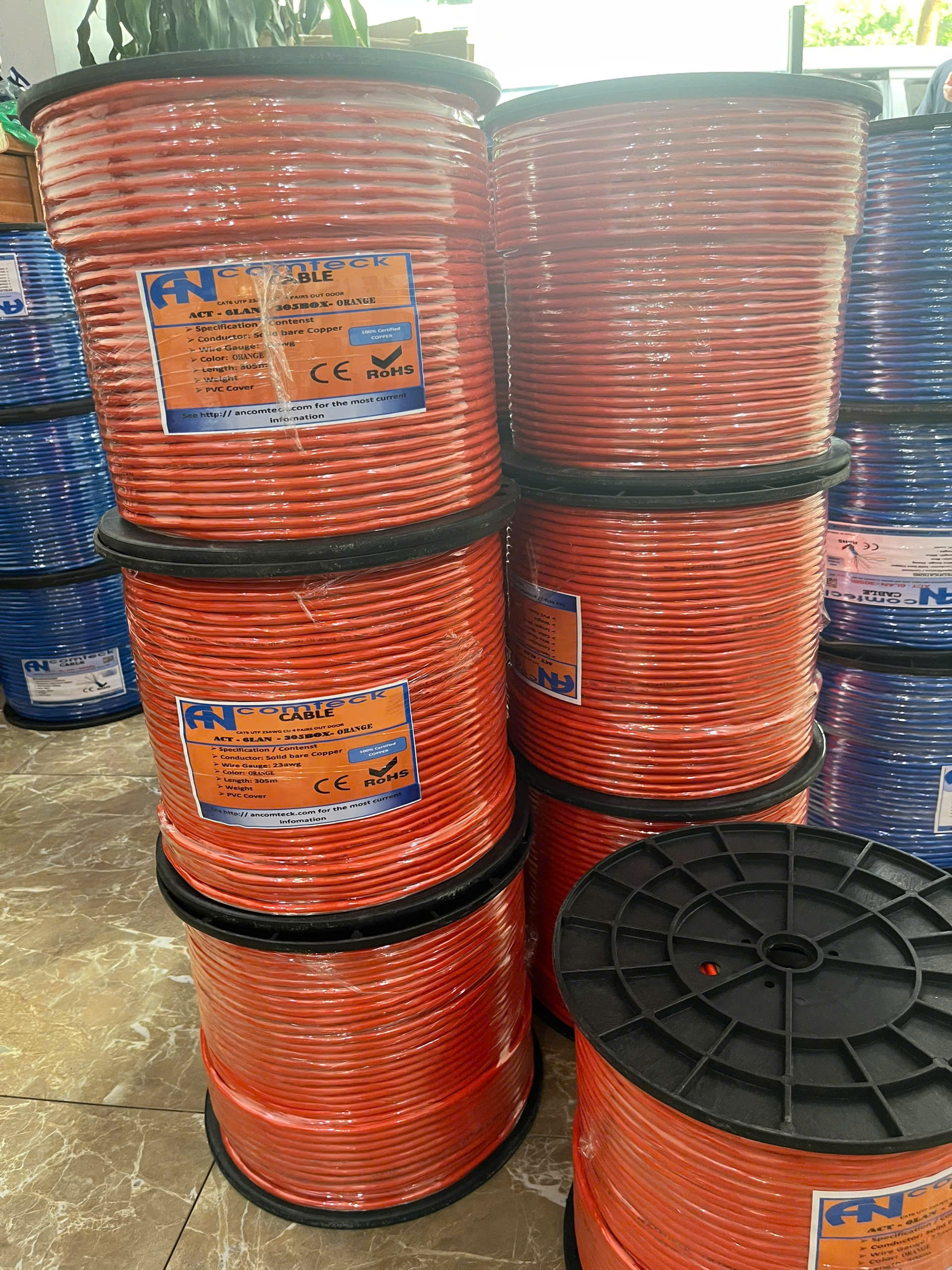 Dây cáp mạng Cat6 UTP lõi đồng nguyên chất chuẩn 23AWG chính hãng Ancomteck ACT-6LAN-305OR màu CAM
